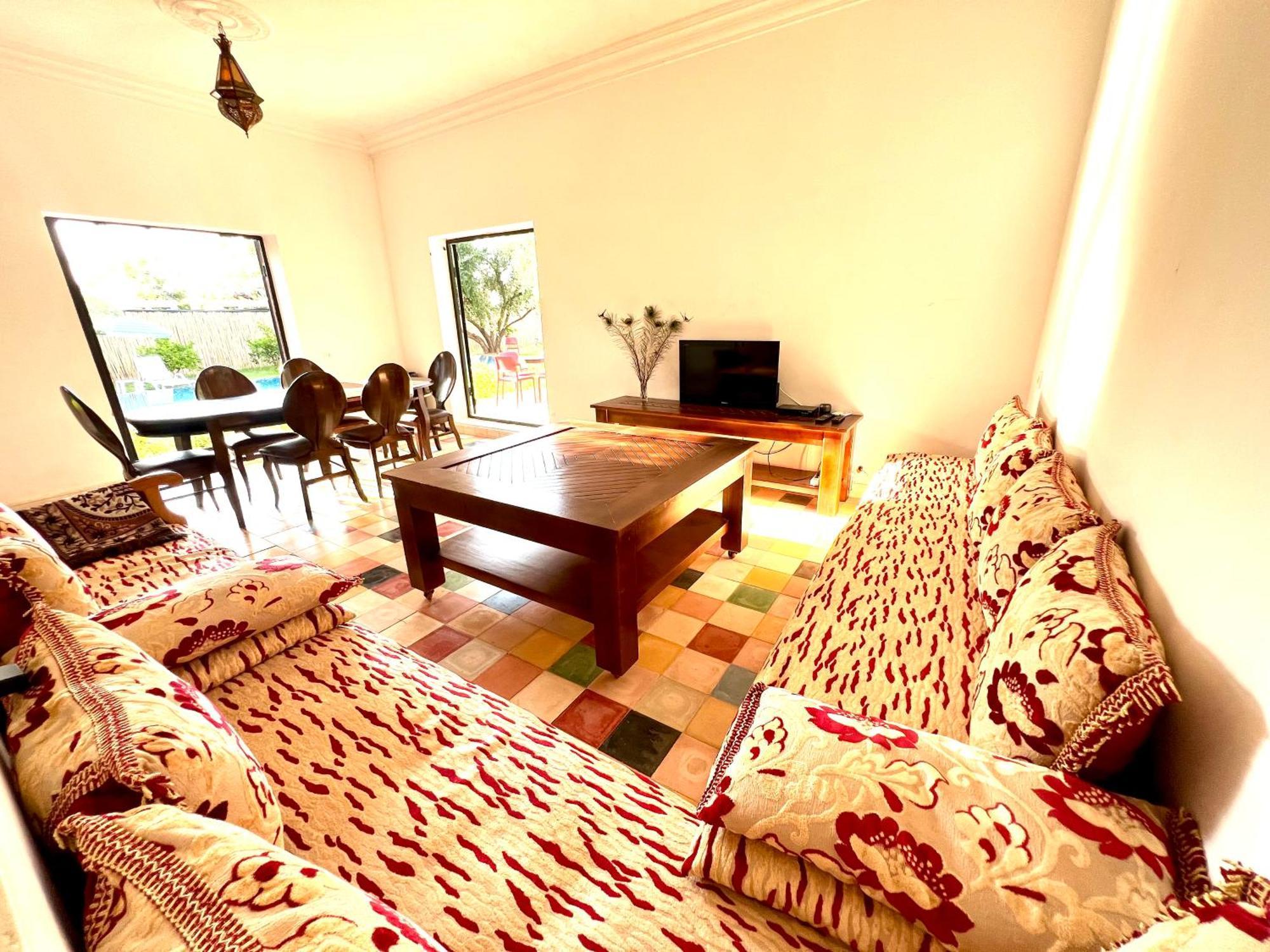 Du Jardin Secret, Terrain De 1200 M2 别墅 *